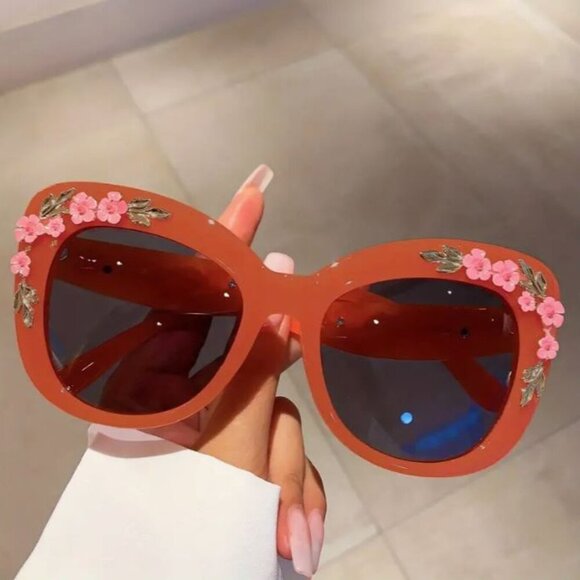 NEW Retro 50\'s Orange Flower Accented Cat\'s Eye Sunglasses